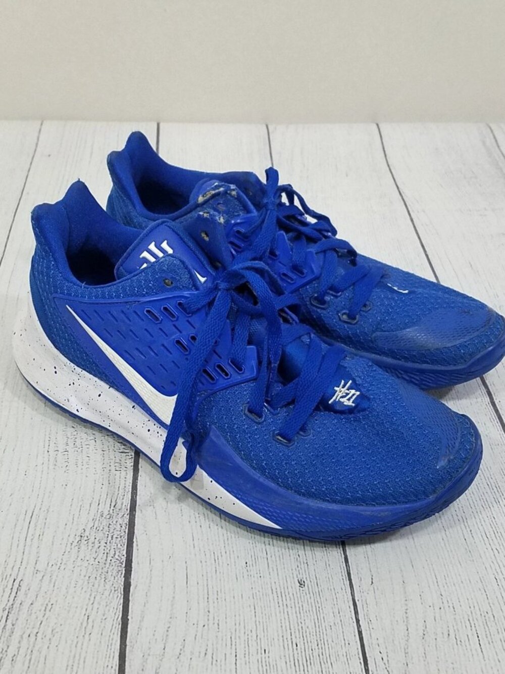 Nike Kyrie Low 2 Basketball Shoes Mens Size 9.5 Racer Blue CN9827-404